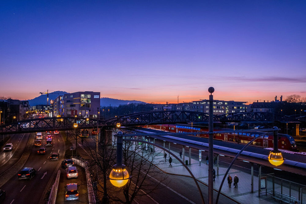 Empty-bus-station