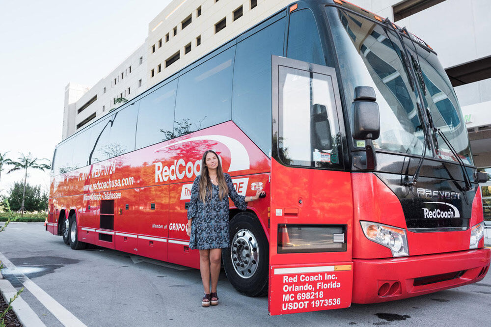 Florencia-with-a-luxury-RedCoach-bus