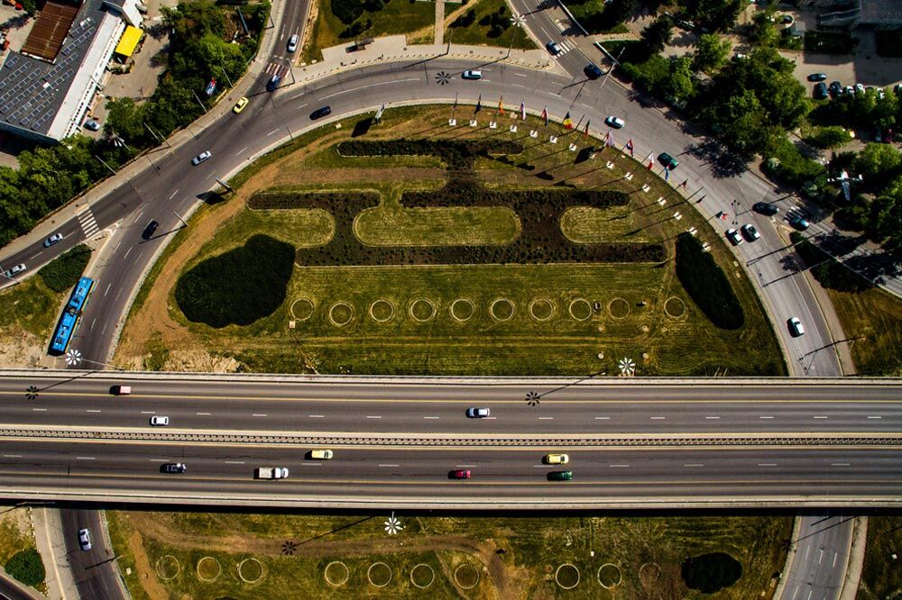 Who’s steering the wheel in bus autonomy?